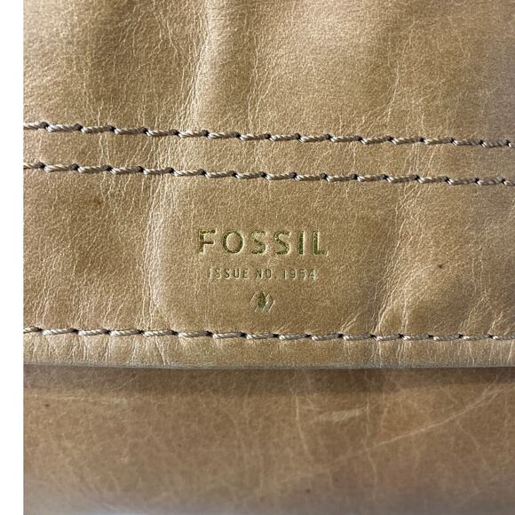 FOSSIL LARGE BROWN SMOOTH GENUINE LEATHER CROSSBODY BAG - Picture 2 of 16